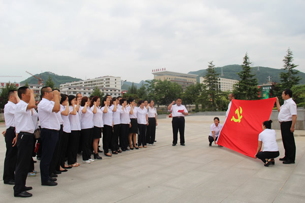 隴運(yùn)集團(tuán)公司黨委開展慶祝建黨97周年“緬懷先烈，砥礪奮進(jìn)”主題黨日活動
