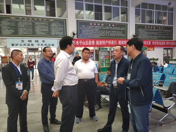 市交通運輸局黨組副書記、市運管局局長何濤一行到隴運集團公司檢查國慶節(jié)前安全生產(chǎn)工作