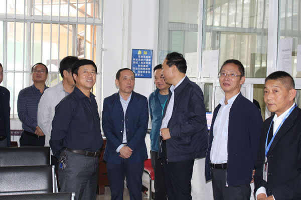 市安委辦主任、安監(jiān)局局長李永宏一行到隴運(yùn)集團(tuán)公司檢查指導(dǎo)工作