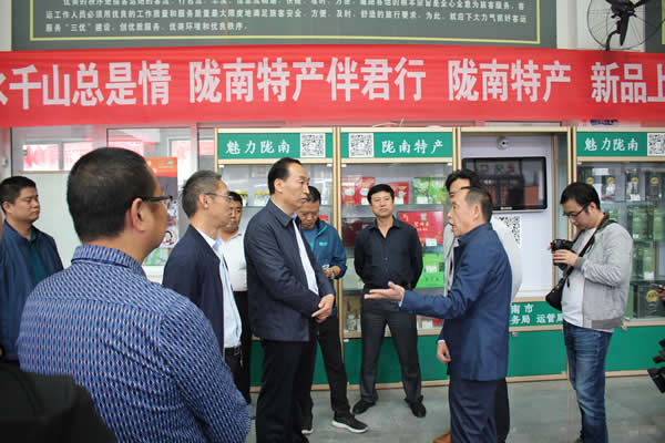 市安委辦主任、安監(jiān)局局長李永宏一行到隴運(yùn)集團(tuán)公司檢查指導(dǎo)工作