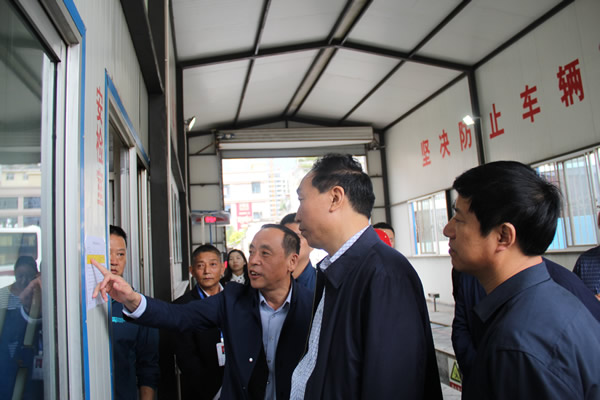 市安委辦主任、安監(jiān)局局長李永宏一行到隴運(yùn)集團(tuán)公司檢查指導(dǎo)工作