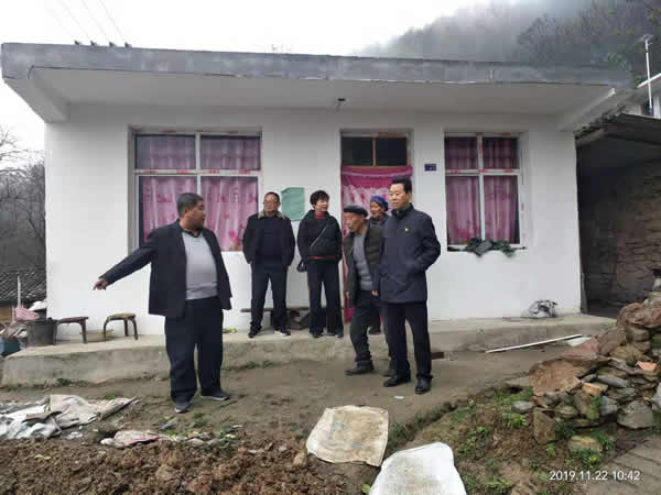 隴運集團公司開展“解難題、辦實事、送溫暖”主題黨日活動
