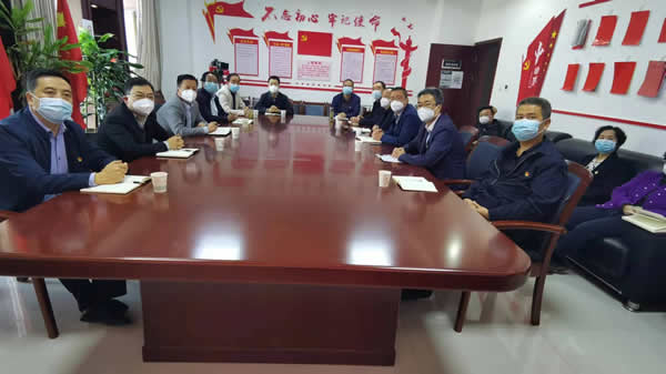 隴運集團(tuán)廣大員工認(rèn)真收看黨的二十大開幕盛況